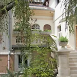 Nestled Romance, Buda's Hilltop Heaven * Budapest