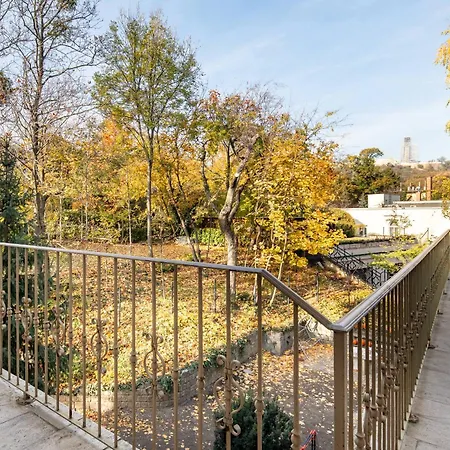 Nestled Romance, Buda's Hilltop Heaven Lejlighed