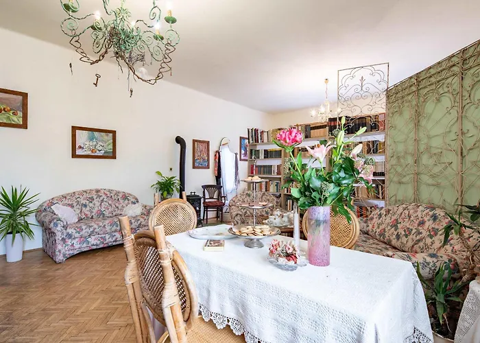Nestled Romance, Buda's Hilltop Heaven