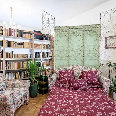 Nestled Romance, Buda's Hilltop Heaven Apartment *