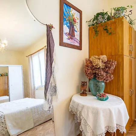 Nestled Romance, Buda's Hilltop Heaven