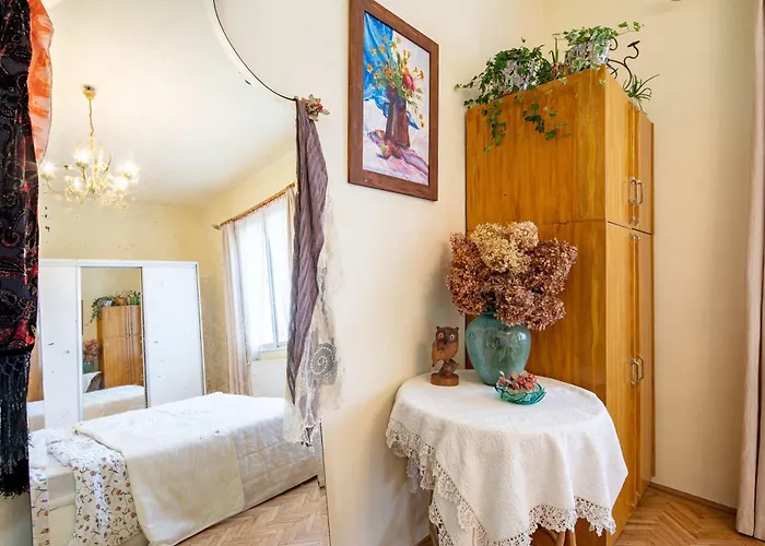 Nestled Romance, Buda's Hilltop Heaven