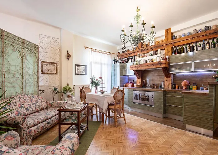 Nestled Romance, Buda's Hilltop Heaven Lejlighed *