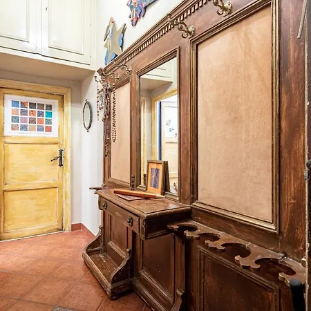 Nestled Romance, Buda's Hilltop Heaven Apartament *