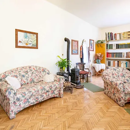 Nestled Romance, Buda's Hilltop Heaven Apartament